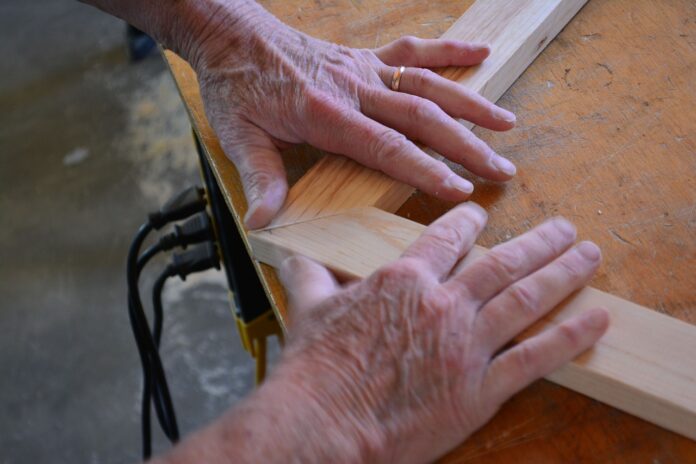 woodworker-5974532_1280.jpg